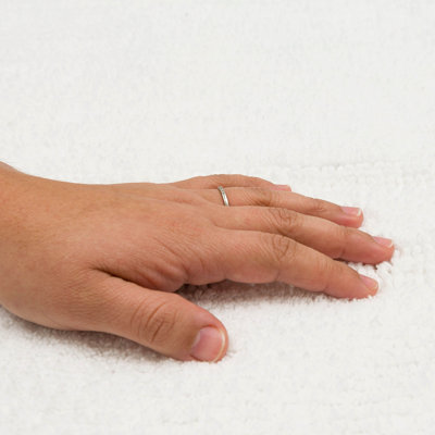 Kail Plush Stain/Fade Resistant Machine Washable Bath Mat