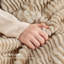 Jeté en fausse fourrure douce - Texture sculptée, chaude pour le canapé / lit-106373419-106373421