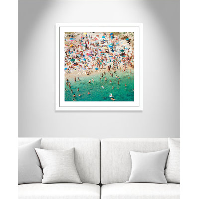 «Weekend at the Beach» par Adria, reproduction de photo encadrée