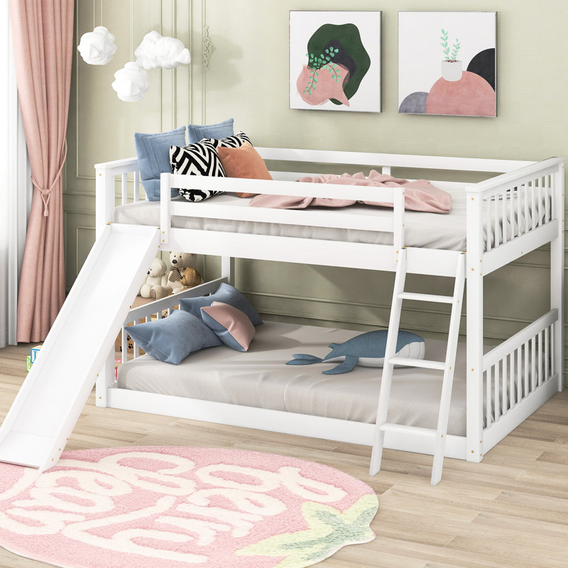 Lit double au-dessus d'un lit superposé avec glissade et blanc - amplement d'espace pour se reposer, Blanc