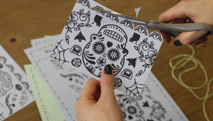 Halloween-Girlande ausschneiden DIY