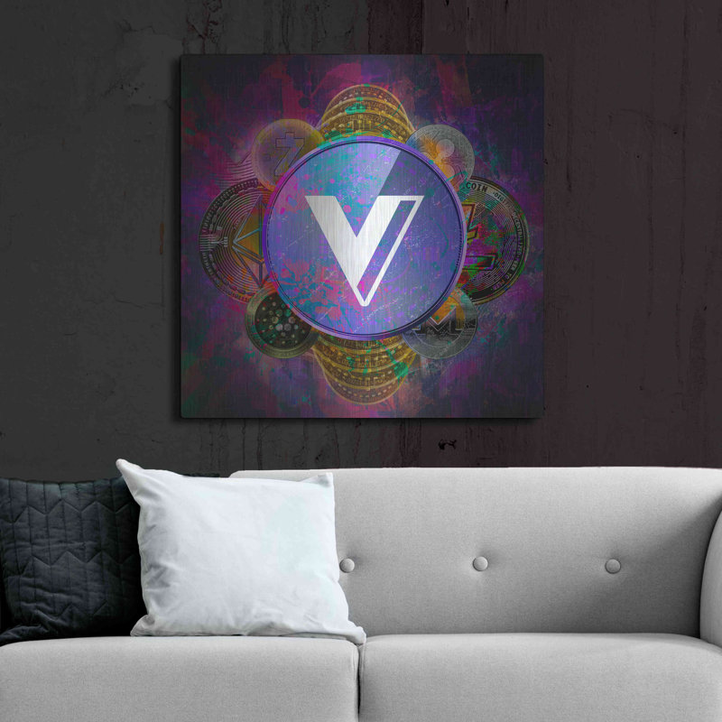 «VGX Voyager Crypto Pyramid» par Valentyn Artemenko, H 36 po x l 36 po