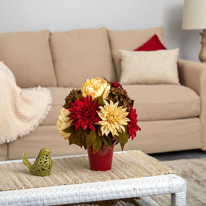 Arrangement floral mixte en vase