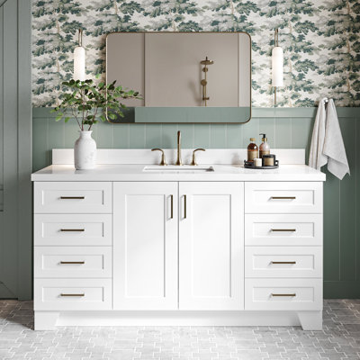 Meuble-lavabo simple en bois massif 67 po Frawley en blanc avec plateau en quartz blanc pur 1,5 po, évier central rectangulaire