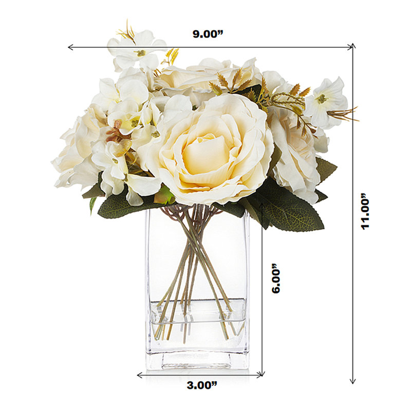 Arrangement floral en soie rose dans un vase, Beige