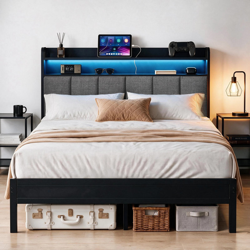 Structure de lit grand format facile à assembler avec éclairage à DEL et station de charge, lit plateforme en métal avec tablettes à 2 niveaux et rangement sous le lit, tête et pied de lit rembourrés, sans bruit, noir et gris