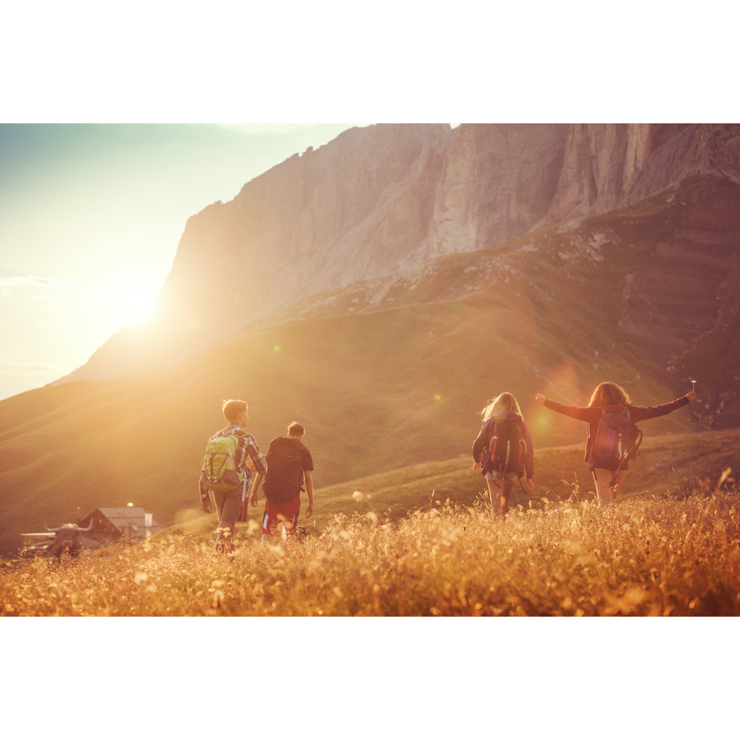 Abenteuer in den Dolomiten: Gruppe von Freunden - Drucken