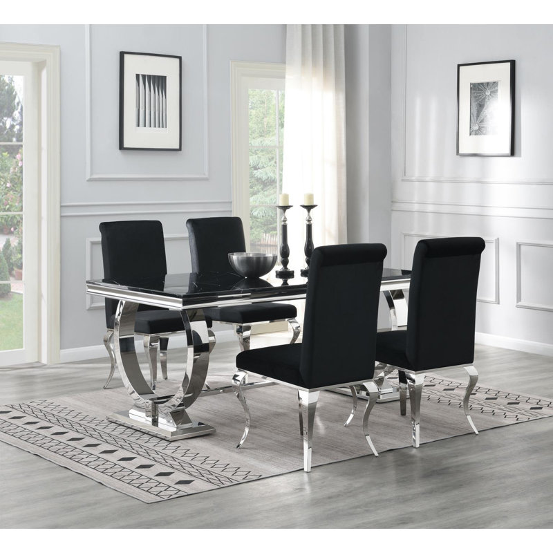 Chaise de salle à manger noire