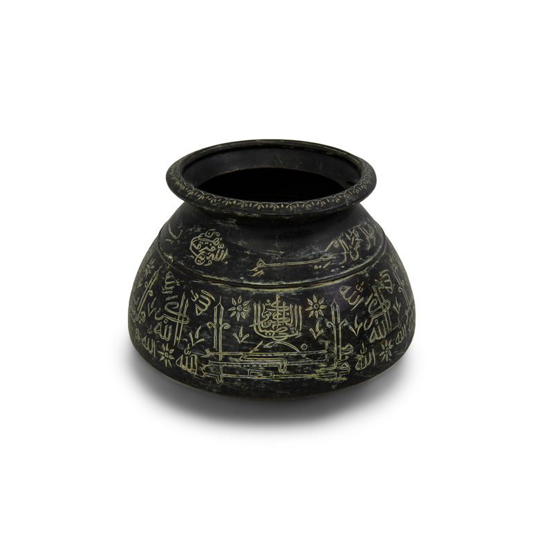 Vase angulaire avec calligraphie