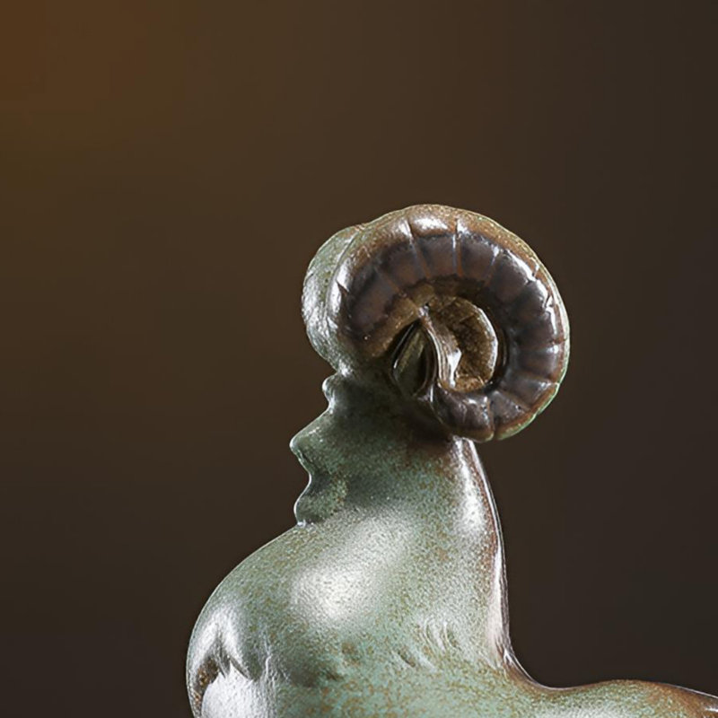 Figurine de chèvre en céramique