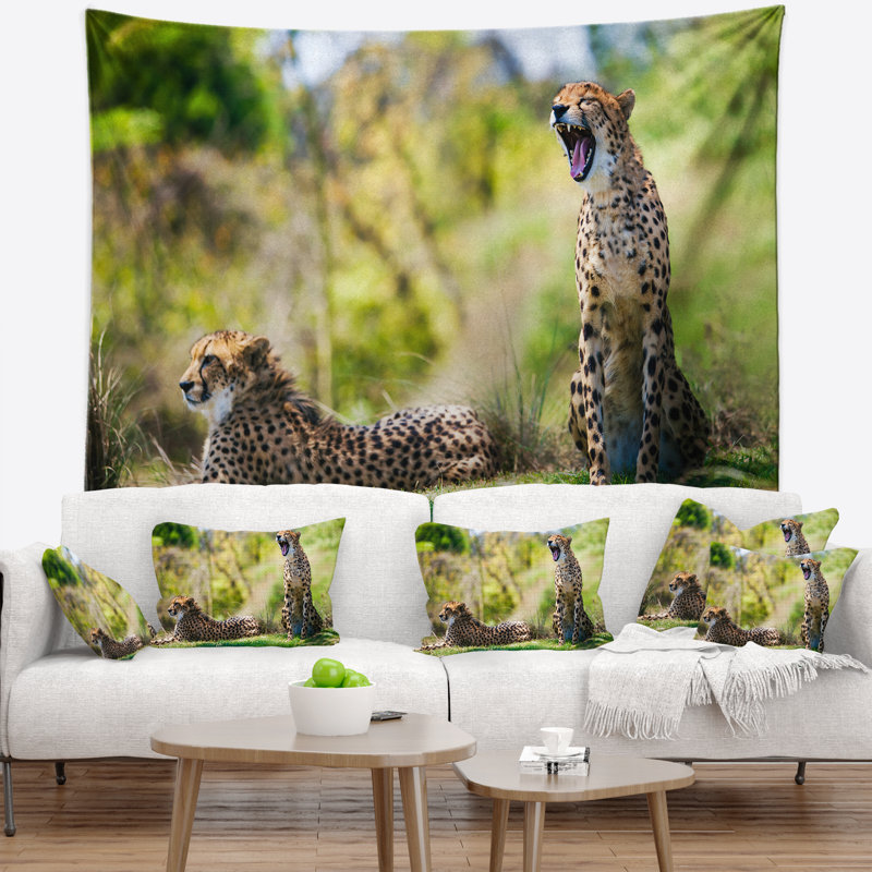 Tapisserie de l’herbe cheetahs de détente africaine, H 68 po x l 80 po