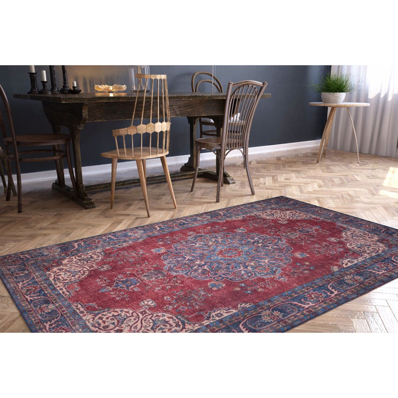 Tapis oriental en polyester tissé à la machine bleu / rouge / rose Gutierrez, Rectangle 4 pi 11 po x 7 pi 7 po