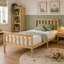 Bed-843622523