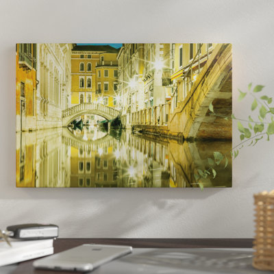 «Venice, Italy, Canal Reflections» par Mark Paulda, impression