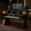 Bureau de studio de musique professionnel Aaliyah 63'' de large avec espace de rack de 19 pouces, plateau pour clavier 88 touches, tablette pour moniteur, supports pour haut-parleurs et prise de courant intégrée