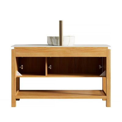 Meuble-lavabo de salle de bain 48 po Sharma, meuble de rangement autoportant en contreplaqué avec 3 portes en bambou texturé et tablette ouverte, vasque en céramique ronde blanche et plateau en pierre frittée blanc de Carrare, couleur grain de bois