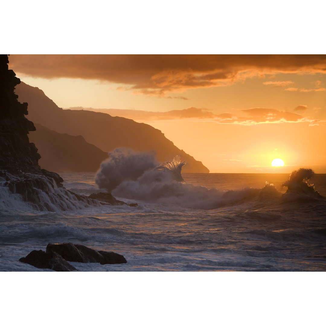 Hawaiianischer Sonnenuntergang am Strand von Ke'e