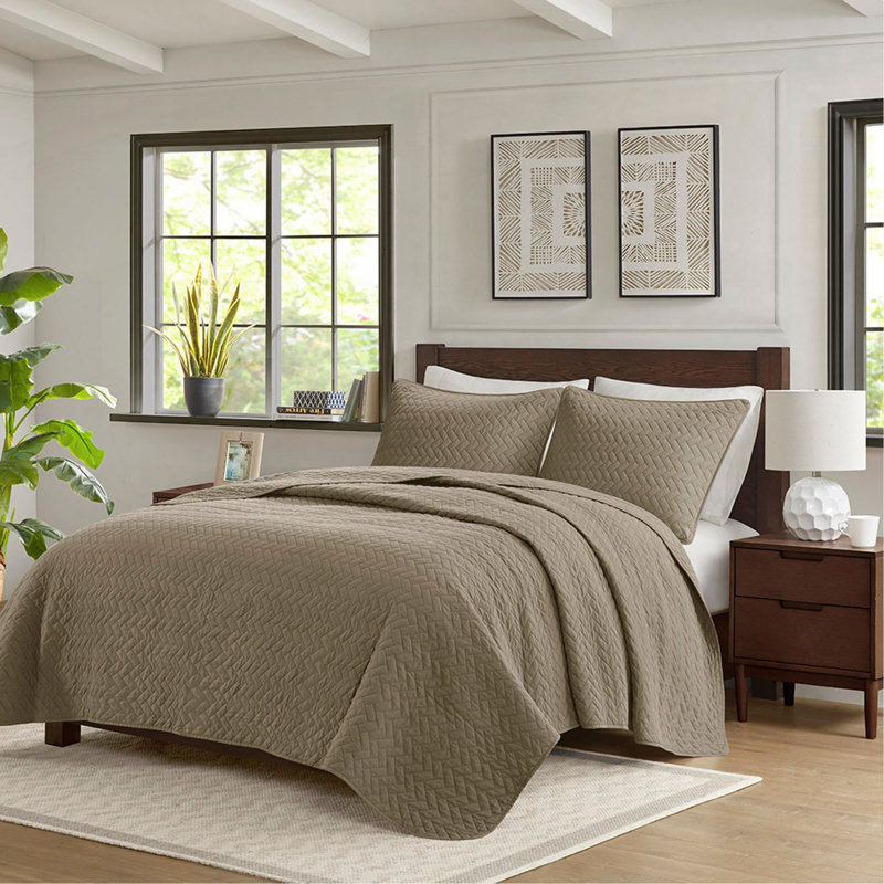 Queen 3 Piece Luxurious Oversized Quilt Set, Taupe
