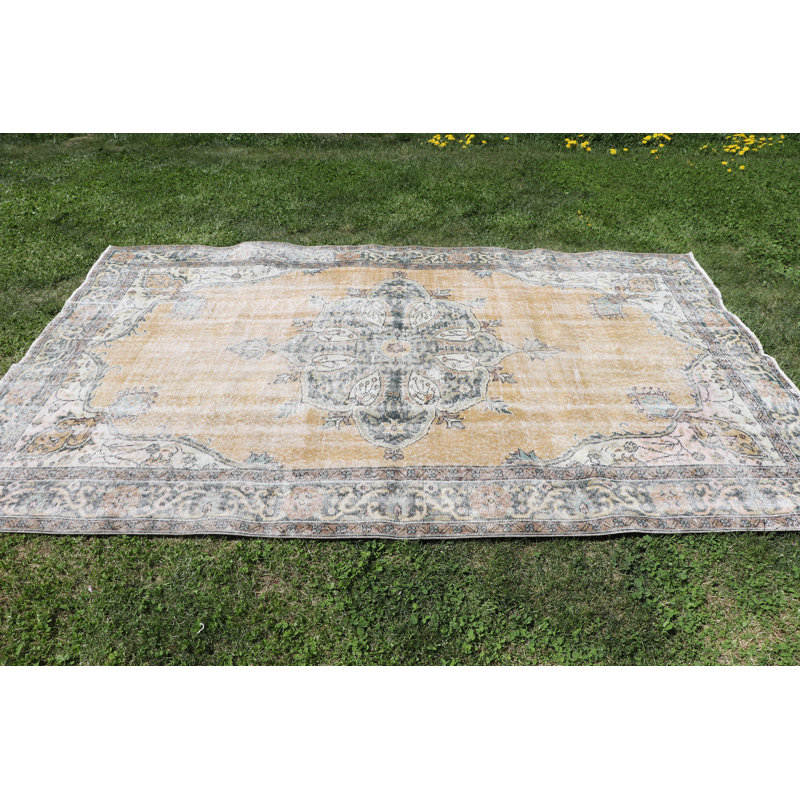 Grand tapis Oushak brun antique délavé avec motif à médaillons pour le salon