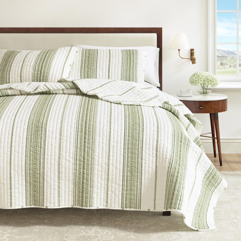 Striped Farmhouse Reversible Quilt Set with Shams, Twin / Twin XL Quilt + 1 Standard Sham, Cream / Green