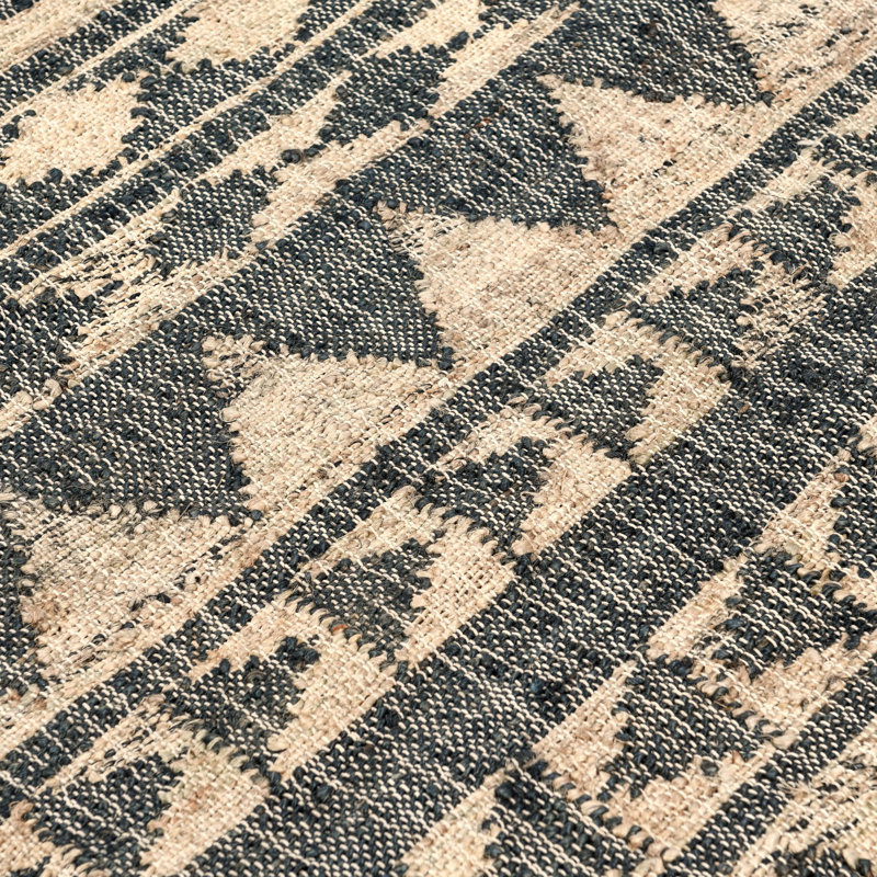 Camille Geometric Area Rug in Black/Beige, Rectangle 2'7" x 8'