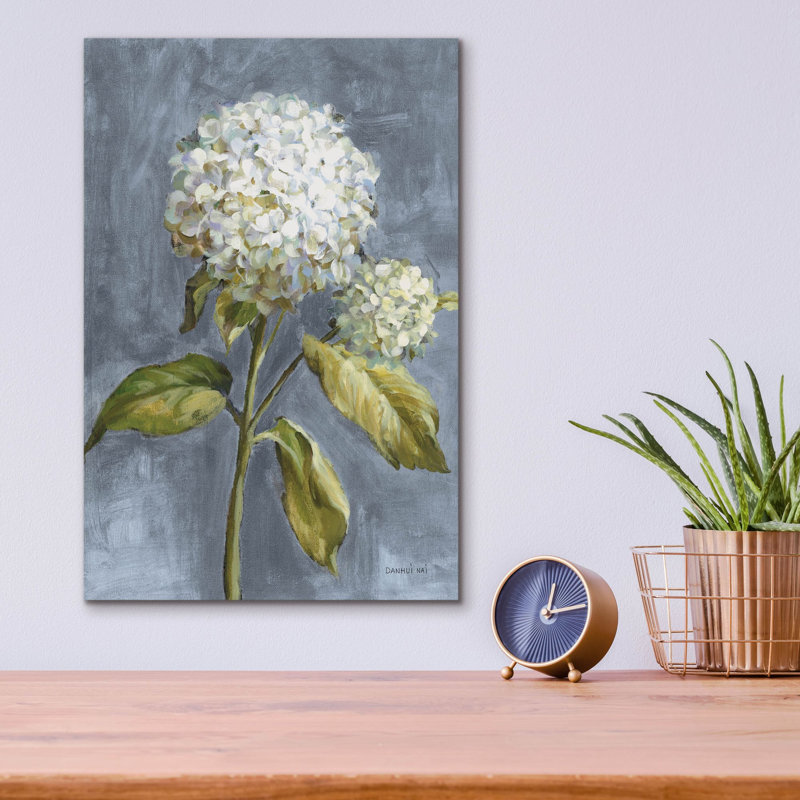 «Hydrangea On Dusty Blue» par Danhui Nai, art mural en verre acrylique, H 16 po x l 12 po x P 0,13 po