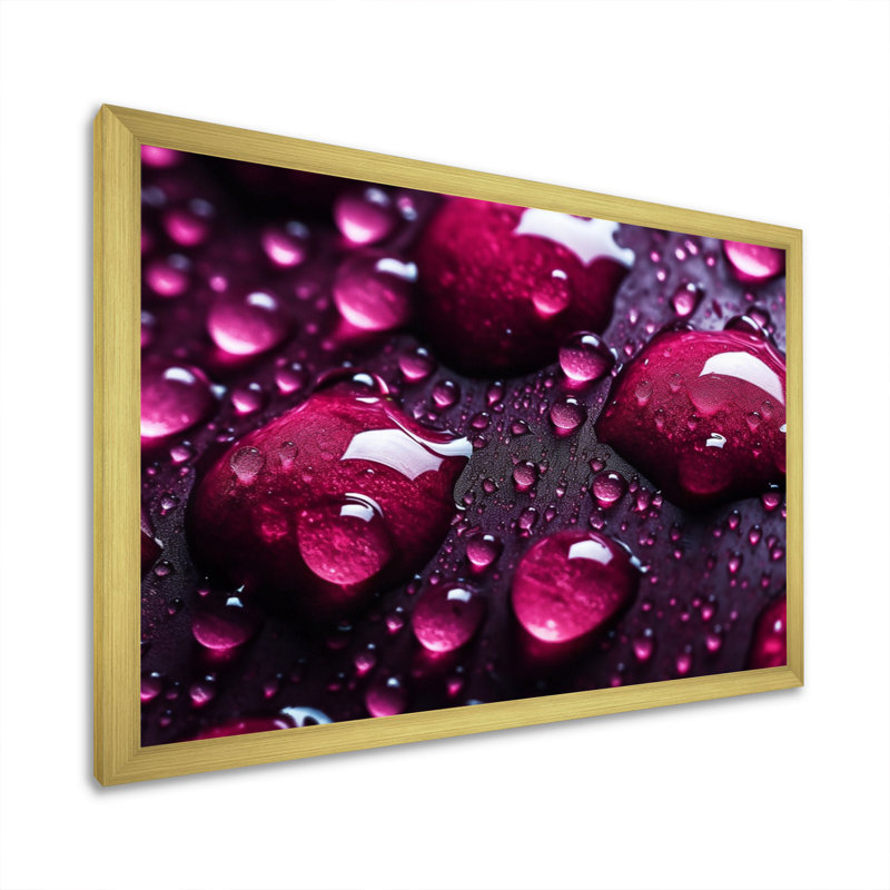 Rose rouge avec gouttes de pluie sur fond noir VI sur toile, H 30 po x l 40 po x P 1,5 po, Encadrement doré