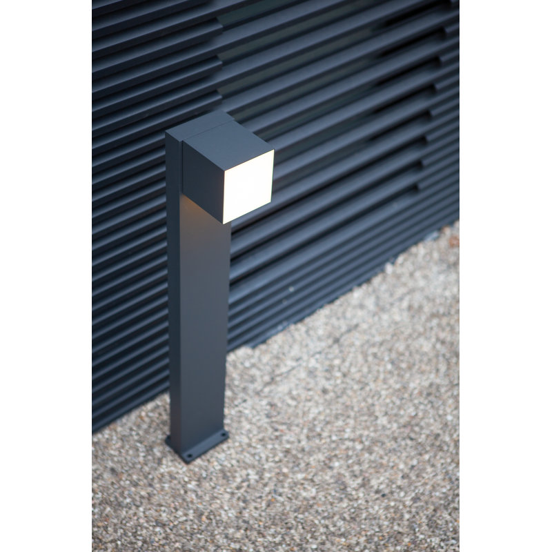Vachagan Frosted Lamp Post (Full)