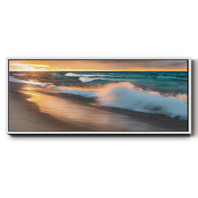 Miners Beach Light, reproduction sur toile encadrée, H 8 po x l 20 po x P 1,5 po, Blanc