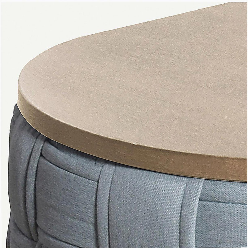 Table basse en tricot vert clair