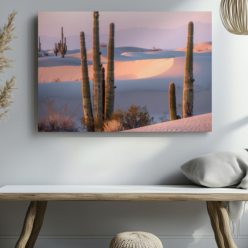 Toile, "Un paysage serein du désert à l'aube" avec de grands cactus élancés avec des textures nervurées complexes
