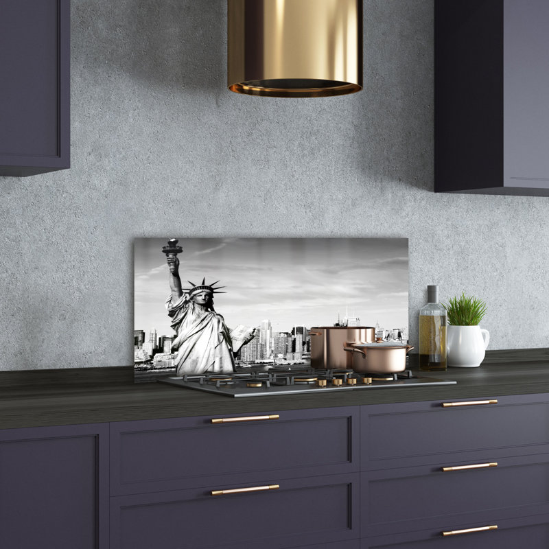 Horan Black and White - Statue of Liberty 1 Piece Wall Art on Glass
