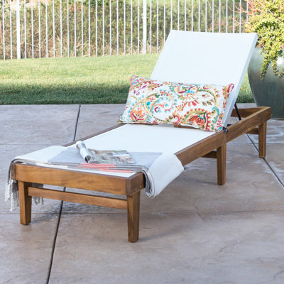 Chaise longue en filet blanc Dana pour espace de bronzage