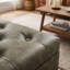 Banc avec repose-pieds de rangement moderne avec plateau intégré | Repose-pieds rembourré, banc de lit et compartiment de rangement caché-131639802