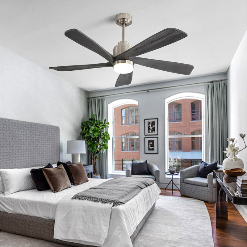 Ventilateur de plafond moderne de 52 pouces avec lumière DEL à intensité variable et 5 pales en bois massif avec moteur à courant continu réversible et télécommande