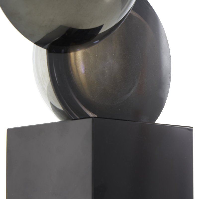 Sculpture bretonne empilée en argent avec base noire