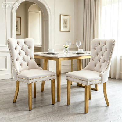Ensemble de 2 chaises de salle à manger modernes en velours capitonné, chaises d'appoint rembourrées avec pieds en acier inoxydable plaqué or, garniture cloutée et anneau de traction, beige