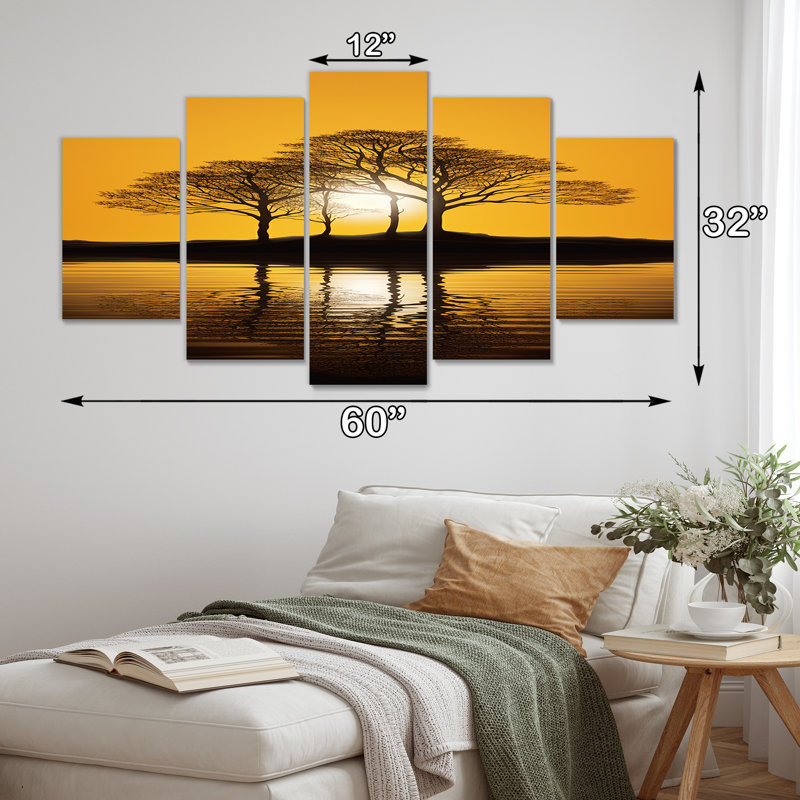 Coucher de soleil jaune à travers des silhouettes d'arbre noir - art mural chêne pour salon 5 pièces, H 32 po x l 60 po