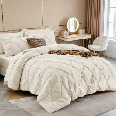 Ensemble de couette 7 pièces King Pintuck Bed in a Bag beige
