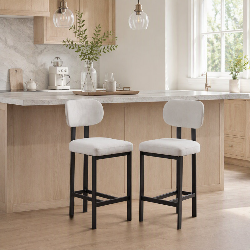 Ensemble de deux tabourets de bar confortables et robustes, idéal pour les îlots de cuisine, les salles à manger et les bars avec une fabrication de haute qualité