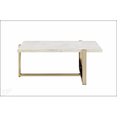 Table basse Feit avec plateau en faux marbre et finition champagne, durable et élégante pour les espaces de vie modernes