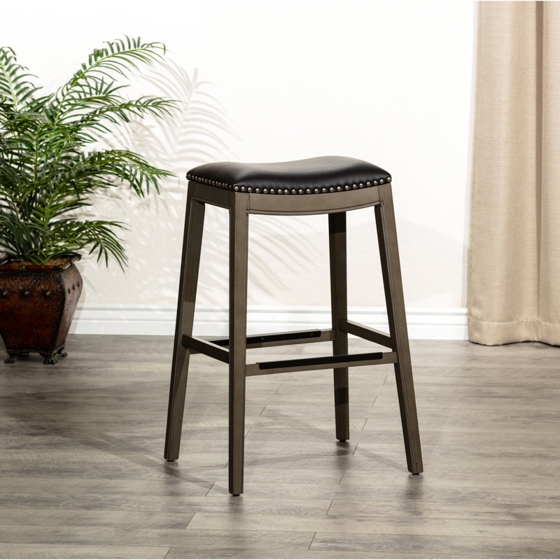 Tabouret de bar de 30 po gris vieilli, siège en cuir noir, structure en bois franc massif, rehausse l'ambiance de style gris selle, siège - confortable et élégant