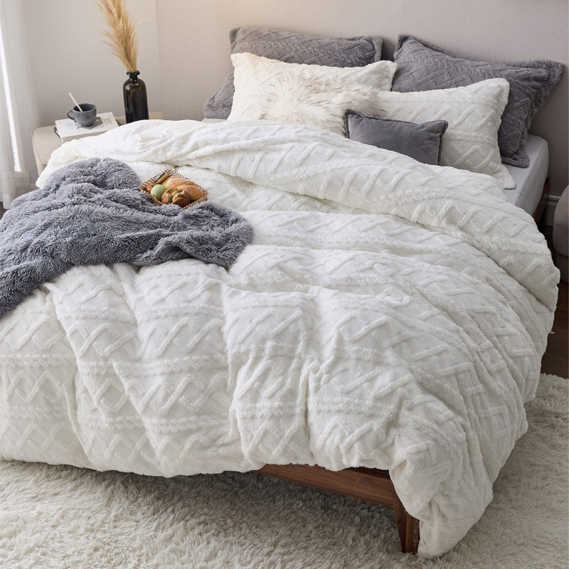 Bedsure Fluffy Faux Fur Duvet Cover, King Duvet Cover + 2 King Shams, White