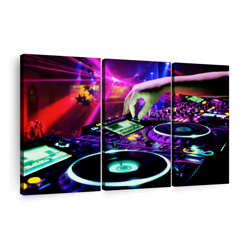 "Équipement de DJ" sur toile, H 42 po x l 65 po x P 1,25 po