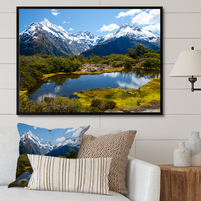 «In the Wilderness of Alaska II», reproduction, H 24 po x l 32 po x P 1 po, Cadre flottant noir