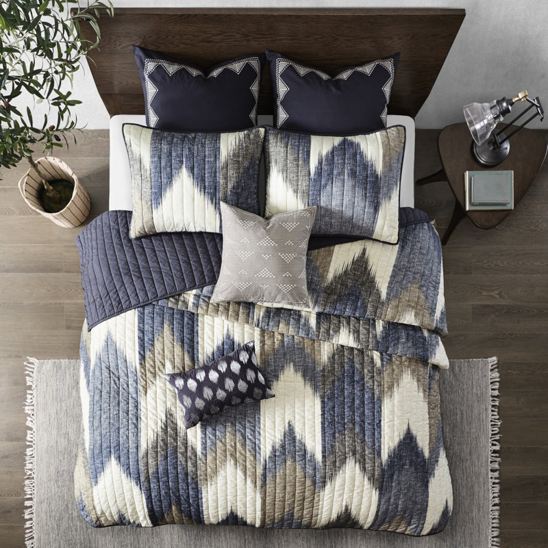 471260963-E60E Comforter
