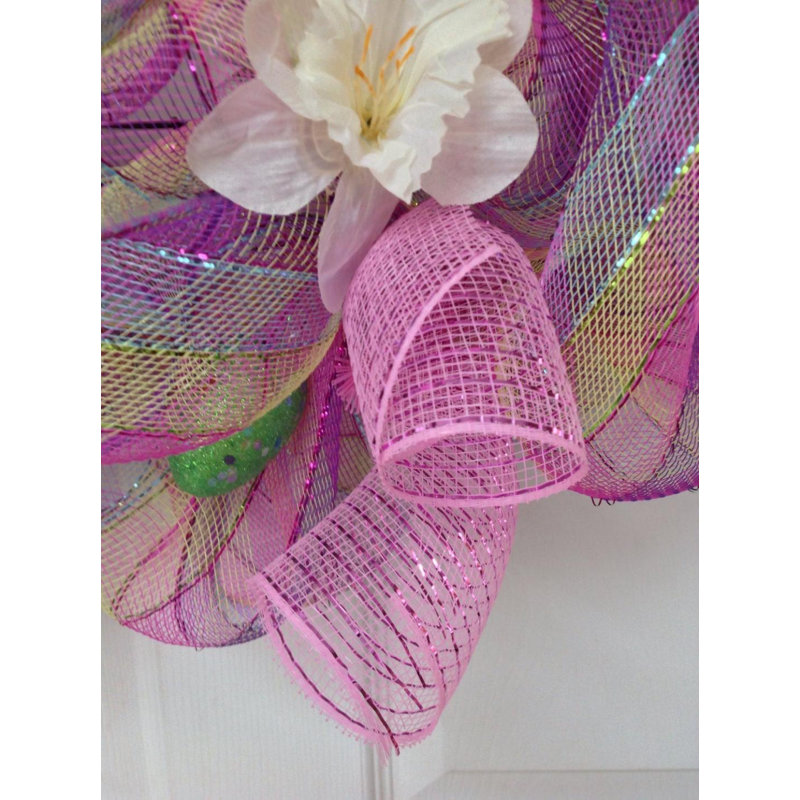 Couronne d'œuf de Pâques rose à carreaux pastel rose