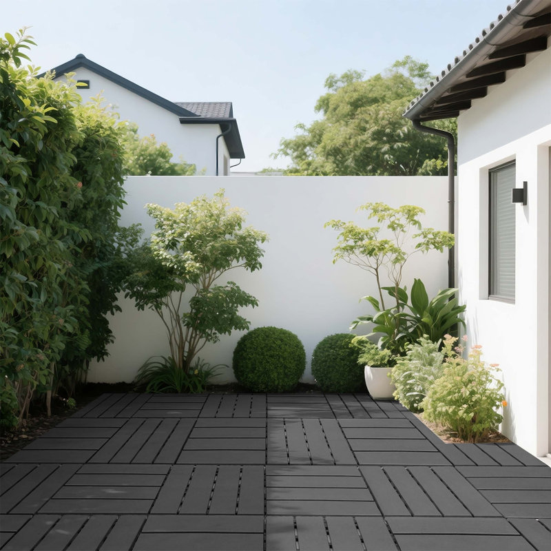 Carreaux de terrasse en plastique emboîtables pour une utilisation toutes saisons, système de pavage modulaire imperméable de 12 po x 12 po avec une capacité de charge élevée et une installation facile à assembler.