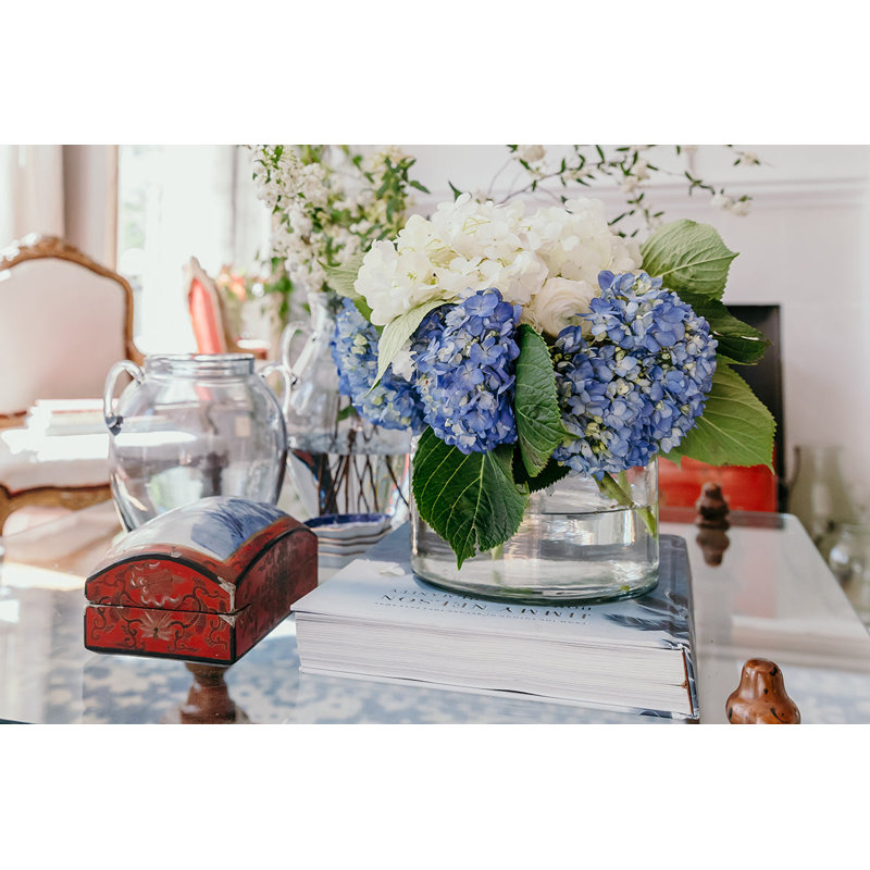 Vase transparent, 7.6" H x 6.3" W x 8.25" D