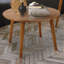 Table basse à quatre pieds en bois massif